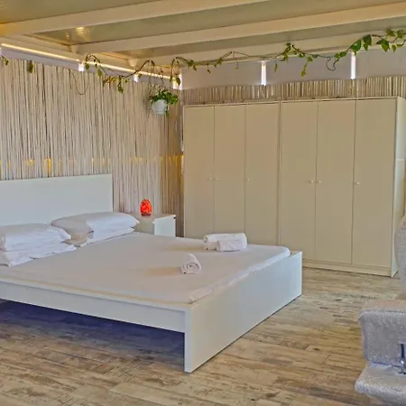 Satori - Open Plan Seaviews Private Terrace & Shared Pool