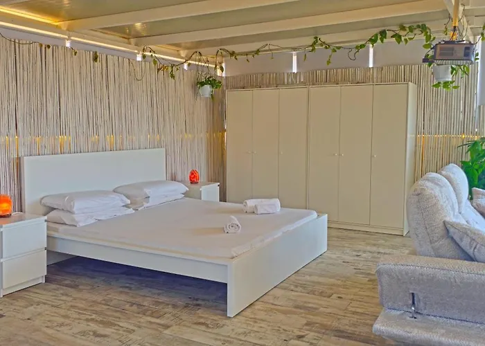 Satori - Open Plan Seaviews Private Terrace & Shared Pool